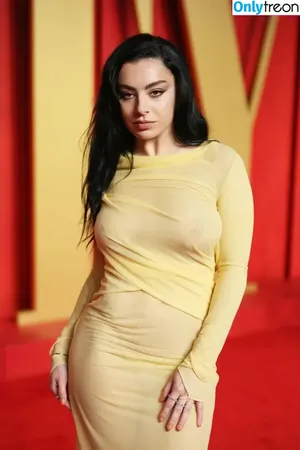 Charli XCX / charli_xcx / charlignarly nude photo #1204