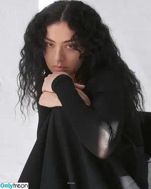Charli XCX / charli_xcx / charlignarly nude photo #1211
