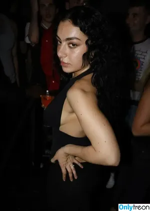 Charli XCX / charli_xcx / charlignarly nude photo #1235
