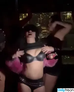 Charli XCX / charli_xcx / charlignarly nude photo #1266