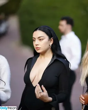 Charli XCX / charli_xcx / charlignarly nude photo #1268