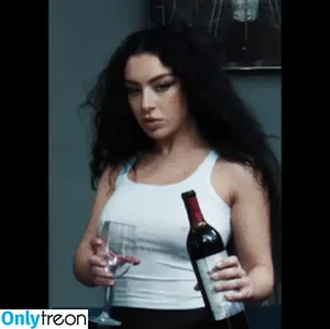 Charli XCX / charli_xcx / charlignarly nude photo #1269