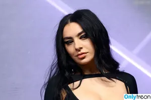 Charli XCX / charli_xcx / charlignarly nude photo #1271