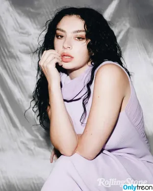 Charli XCX / charli_xcx / charlignarly nude photo #1312