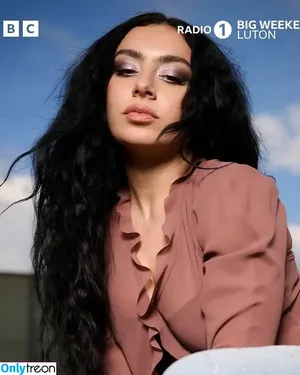 Charli XCX / charli_xcx / charlignarly nude photo #1325
