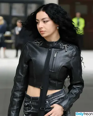 Charli XCX / charli_xcx / charlignarly nude photo #1357
