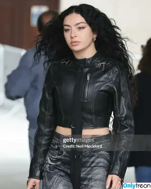 Charli XCX / charli_xcx / charlignarly nude photo #1358