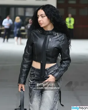 Charli XCX / charli_xcx / charlignarly nude photo #1361