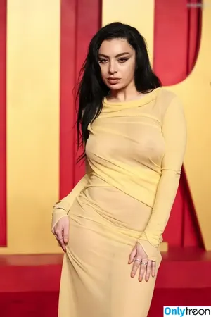Charli XCX / charli_xcx / charlignarly nude photo #1446