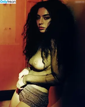 Charli XCX / charli_xcx / charlignarly nude photo #1468