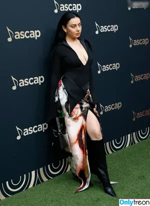 Charli XCX / charli_xcx / charlignarly nude photo #1489