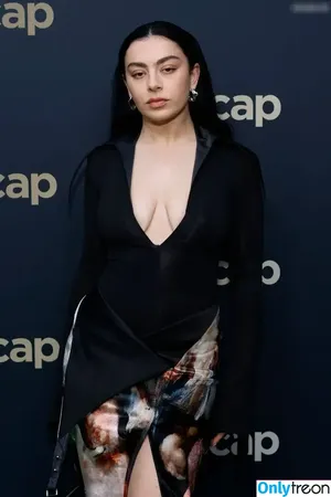 Charli XCX / charli_xcx / charlignarly nude photo #1495