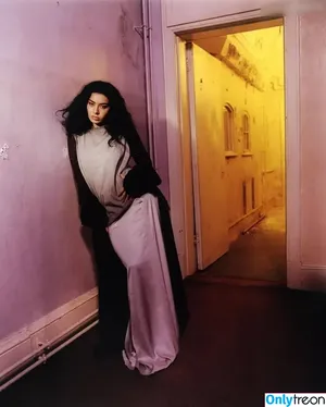Charli XCX / charli_xcx / charlignarly nude photo #1664