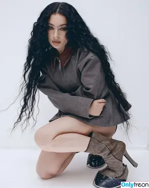 Charli XCX / charli_xcx / charlignarly nude photo #1709