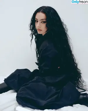 Charli XCX / charli_xcx / charlignarly nude photo #1721