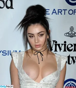Charli XCX / charli_xcx / charlignarly nude photo #1755