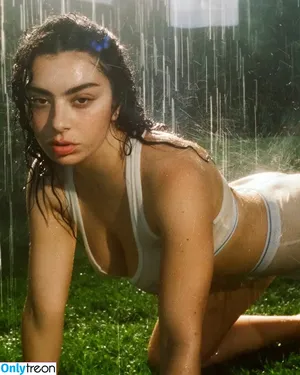 Charli XCX / charli_xcx / charlignarly nude photo #1816
