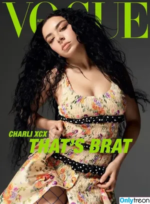 Charli XCX / charli_xcx / charlignarly nude photo #1846