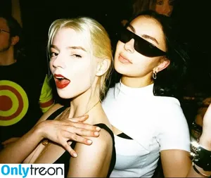Charli XCX / charli_xcx / charlignarly nude photo #1868
