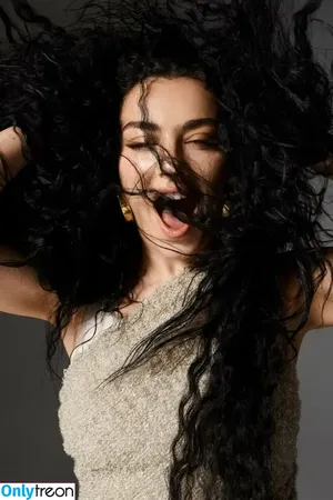Charli XCX / charli_xcx / charlignarly nude photo #1885