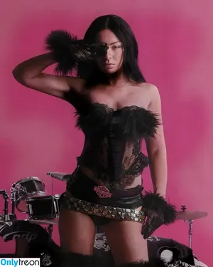Charli XCX / charli_xcx / charlignarly nude photo #1918