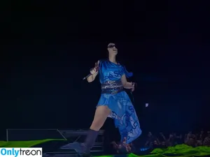 Charli XCX / charli_xcx / charlignarly nude photo #1942