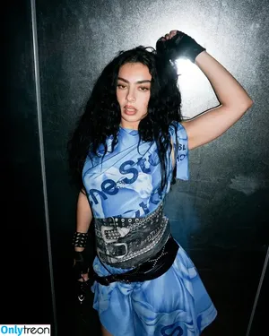 Charli XCX / charli_xcx / charlignarly nude photo #1950