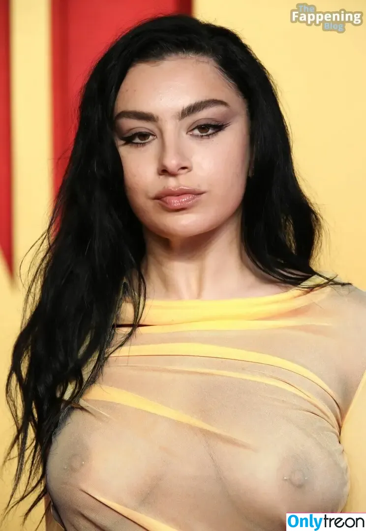 Charli XCX nude photo #1206 (charli_xcx / charlignarly)