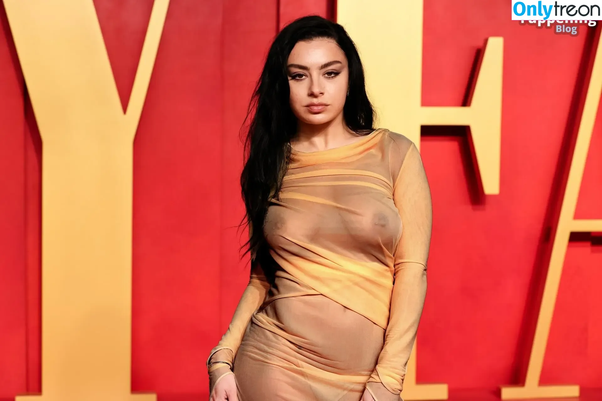 Charli XCX nude photo #1207 (charli_xcx / charlignarly)