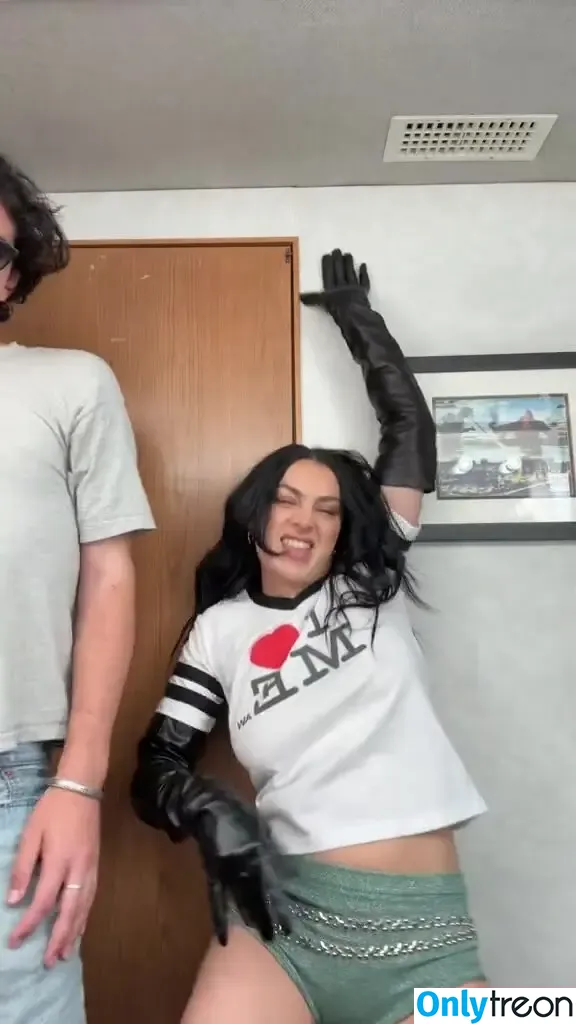 Charli XCX nude photo #1220 (charli_xcx / charlignarly)