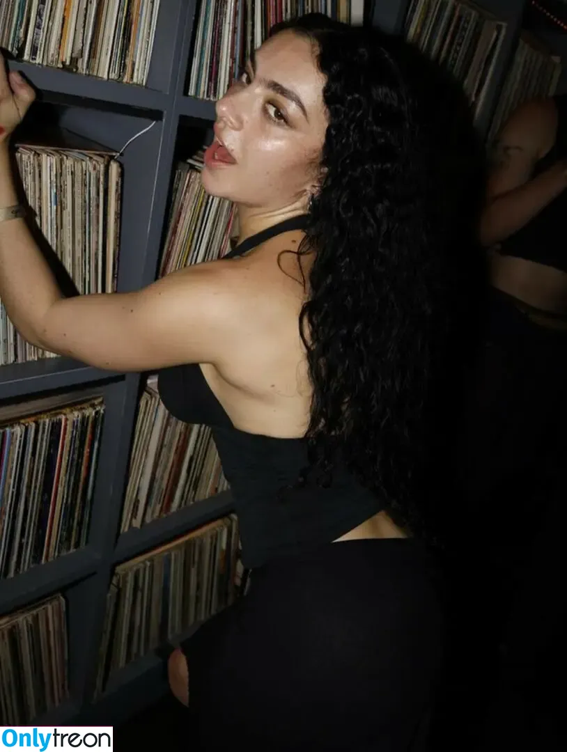 Charli XCX nude photo #1229 (charli_xcx / charlignarly)