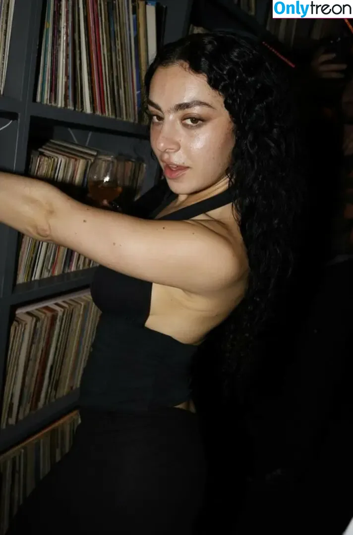 Charli XCX nude photo #1230 (charli_xcx / charlignarly)