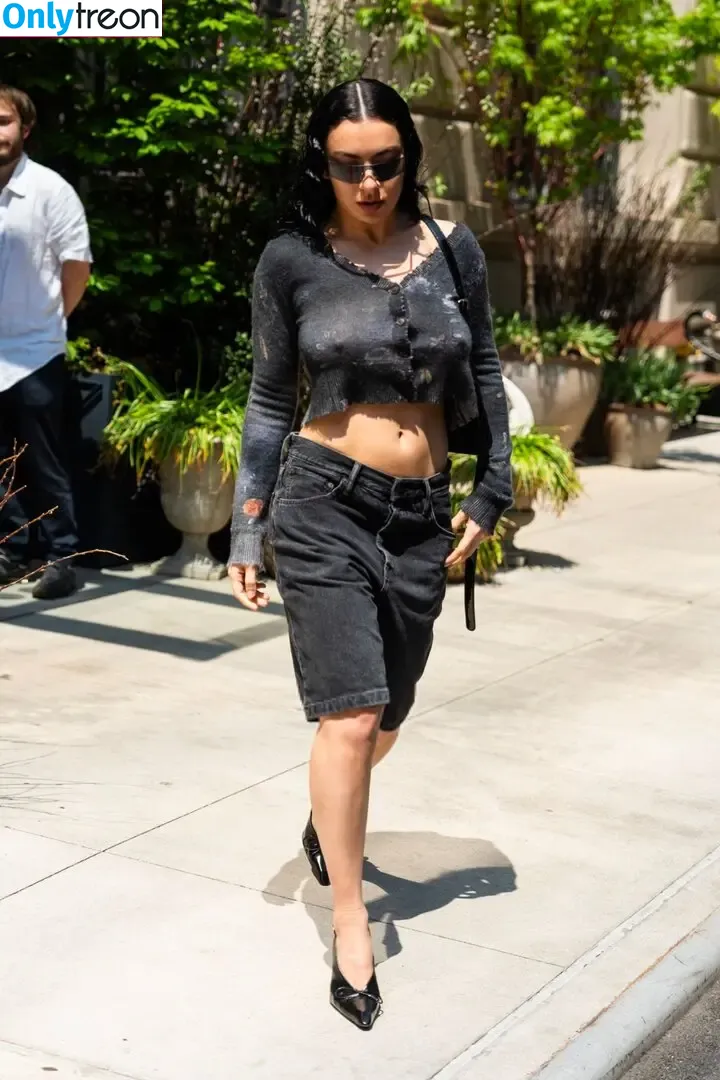 Charli XCX nude photo #1246 (charli_xcx / charlignarly)