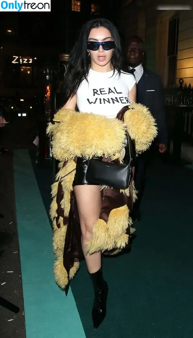 Charli XCX nude photo #1287 (charli_xcx / charlignarly)