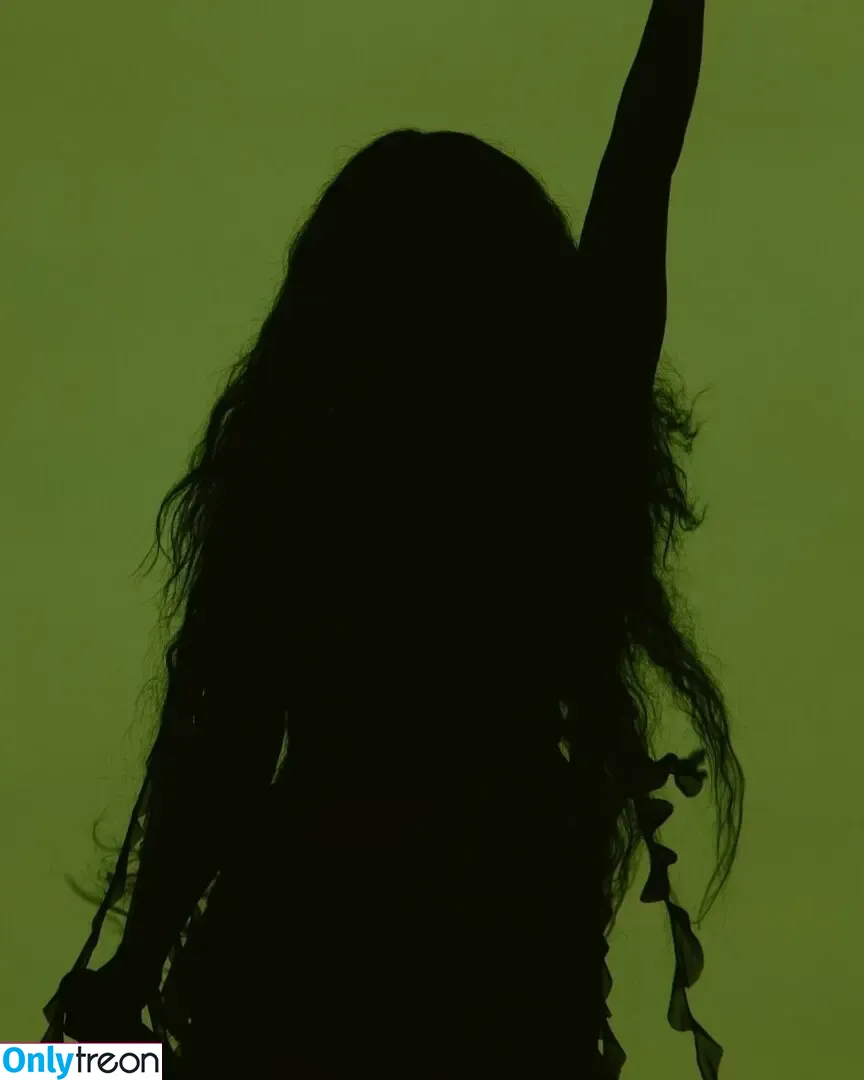Charli XCX nude photo #1323 (charli_xcx / charlignarly)
