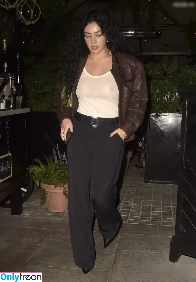 Charli XCX nude photo #1339 (charli_xcx / charlignarly)