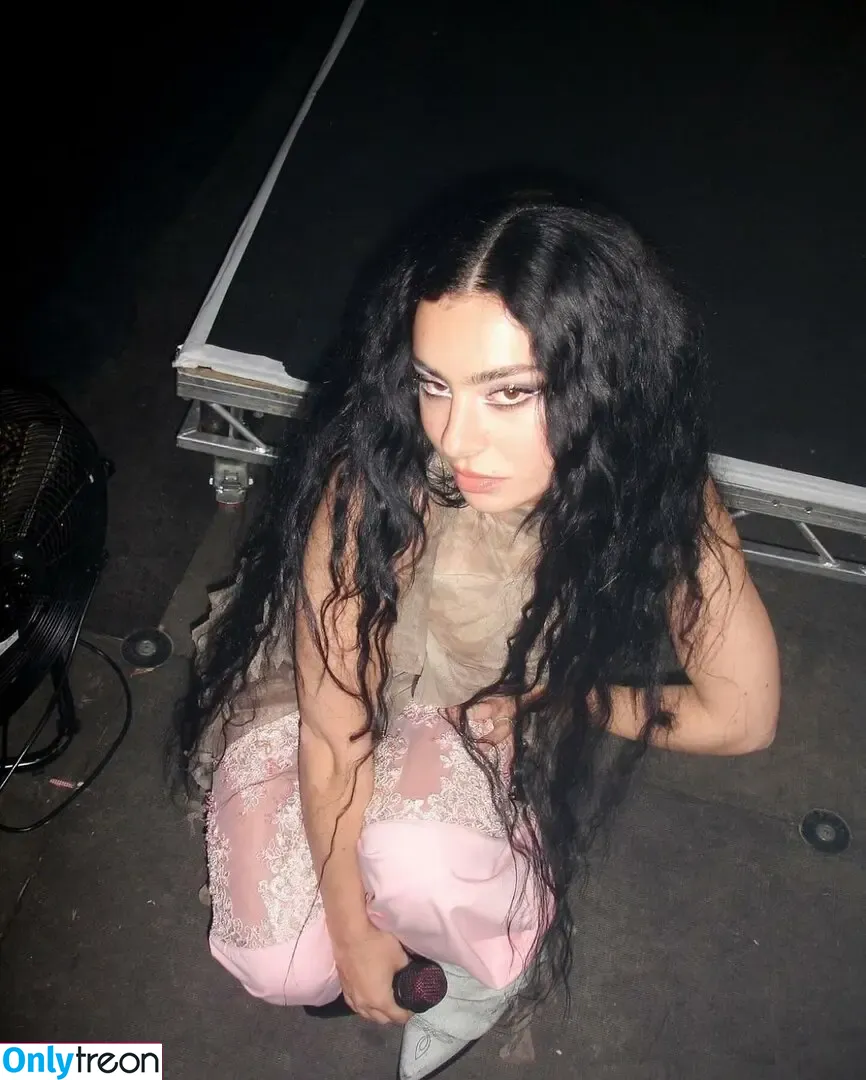 Charli XCX nude photo #1340 (charli_xcx / charlignarly)