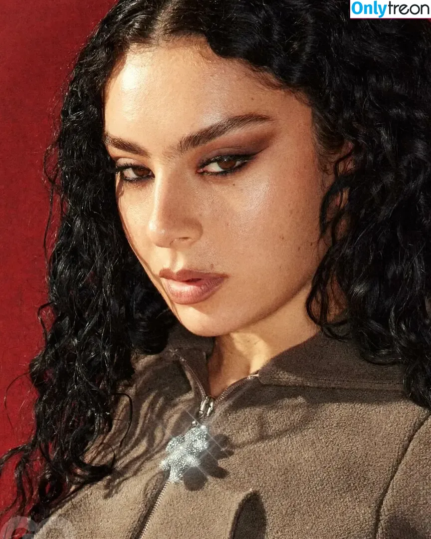 Charli XCX nude photo #1344 (charli_xcx / charlignarly)