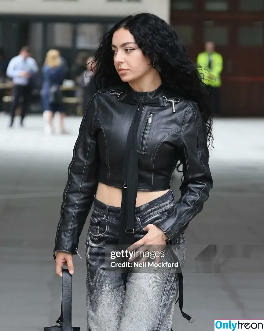 Charli XCX nude photo #1361 (charli_xcx / charlignarly)