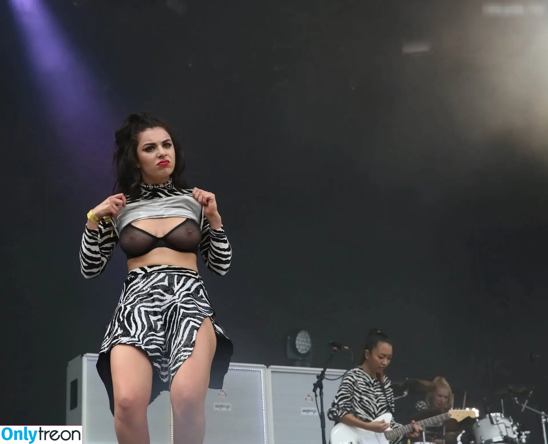 Charli XCX nude photo #1365 (charli_xcx / charlignarly)