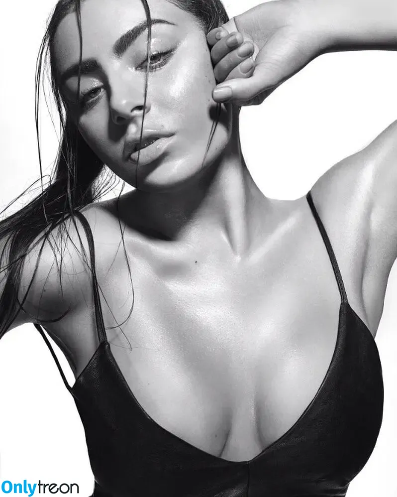 Charli XCX nude photo #1367 (charli_xcx / charlignarly)