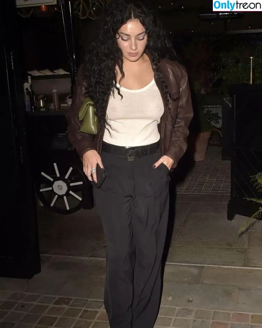 Charli XCX nude photo #1370 (charli_xcx / charlignarly)