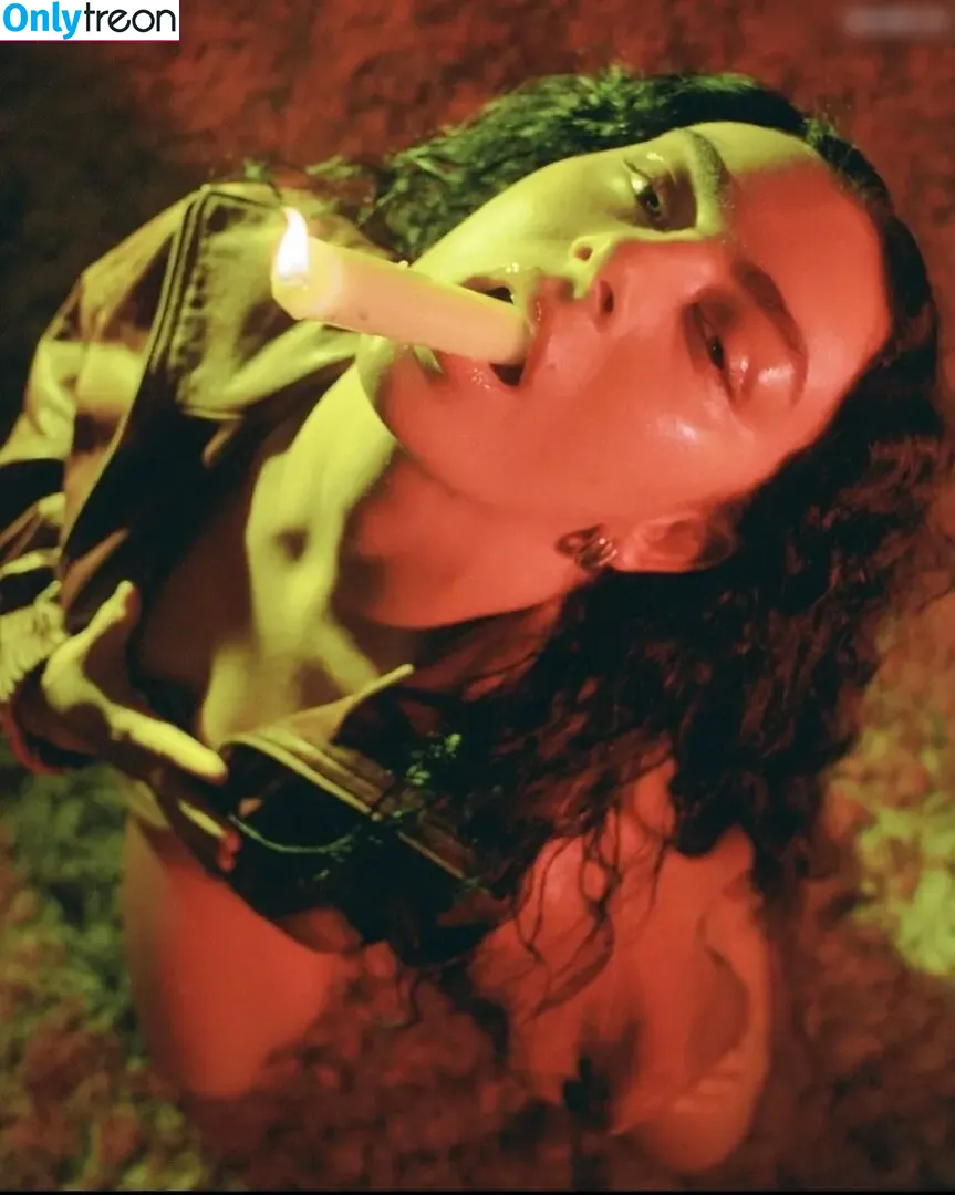Charli XCX nude photo #1412 (charli_xcx / charlignarly)