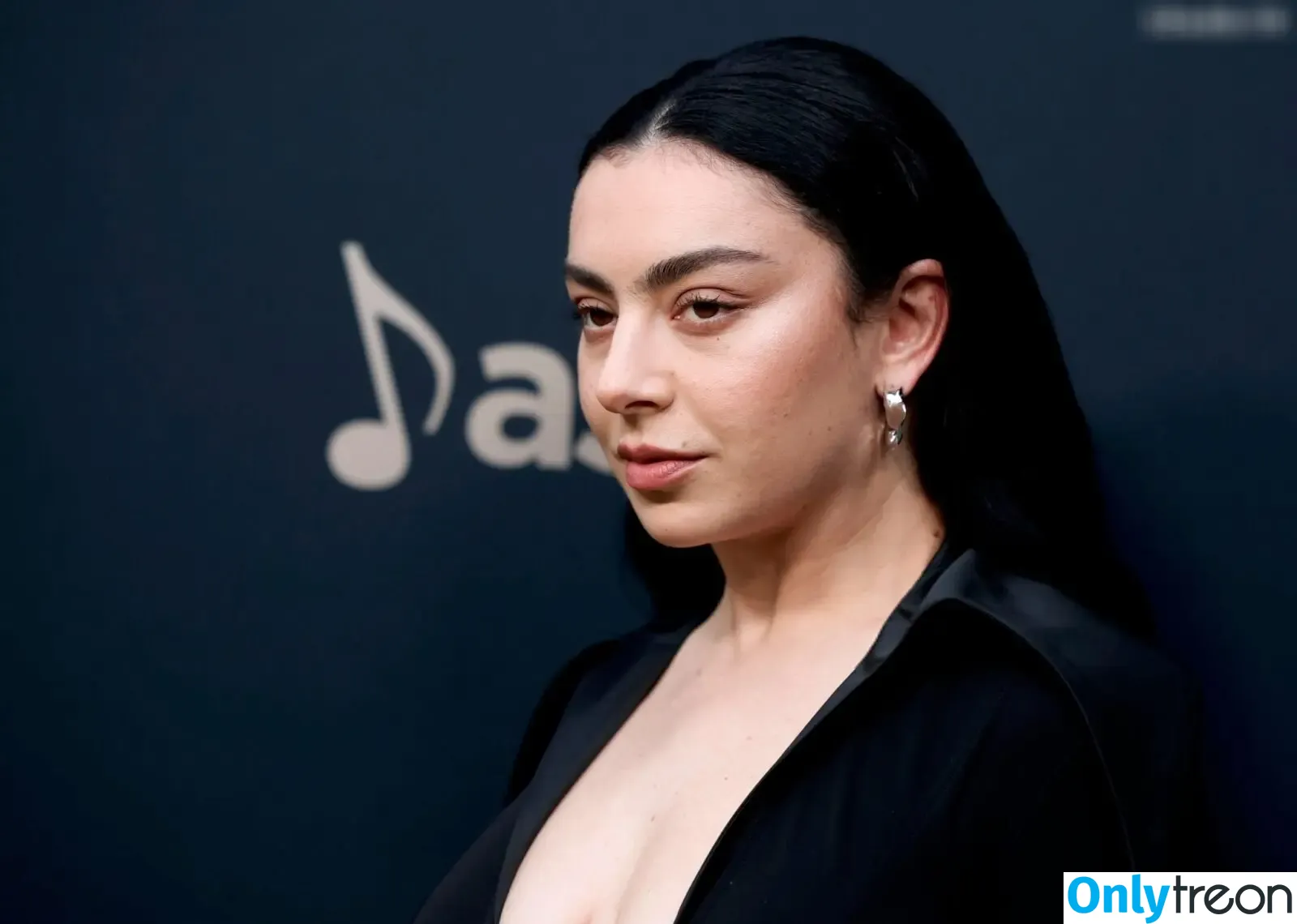 Charli XCX nude photo #1499 (charli_xcx / charlignarly)