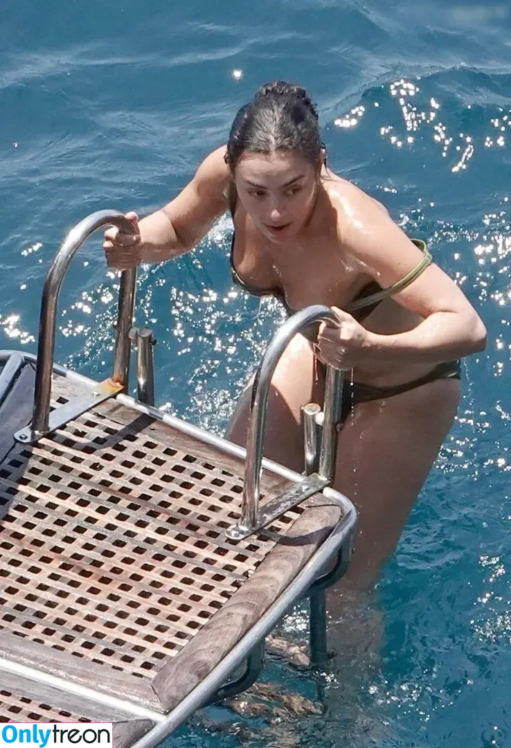 Charli XCX nude photo #1560 (charli_xcx / charlignarly)