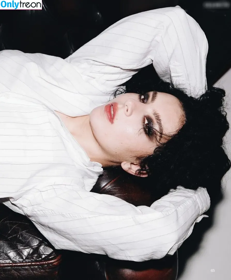 Charli XCX nude photo #1593 (charli_xcx / charlignarly)