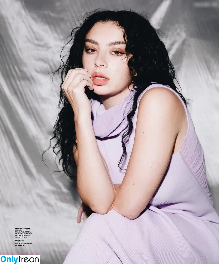 Charli XCX nude photo #1600 (charli_xcx / charlignarly)