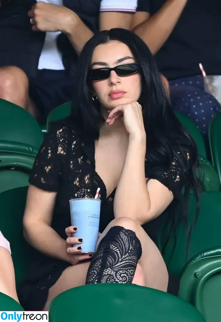 Charli XCX nude photo #1650 (charli_xcx / charlignarly)