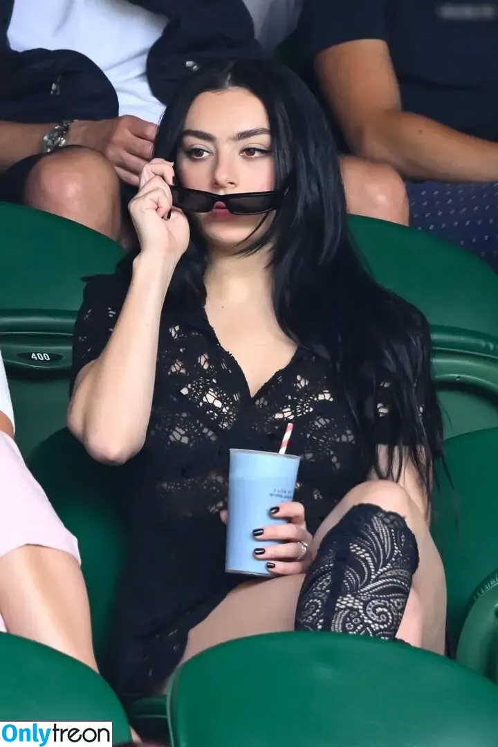 Charli XCX nude photo #1670 (charli_xcx / charlignarly)