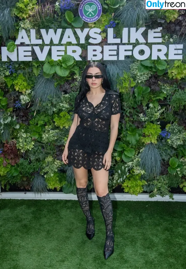 Charli XCX nude photo #1684 (charli_xcx / charlignarly)